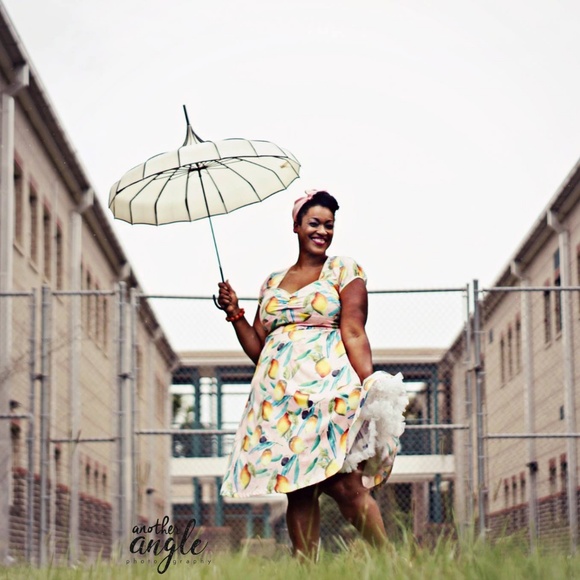 Meet your Posher, Adelene - Picture 3 of 5